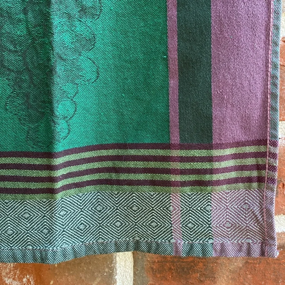 Williams Sonoma kitchen towel “Grapes”